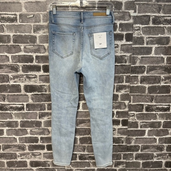 NWT Cello the Kellie jeans light wash skinny distressed chewed hem - Picture 9 of 12